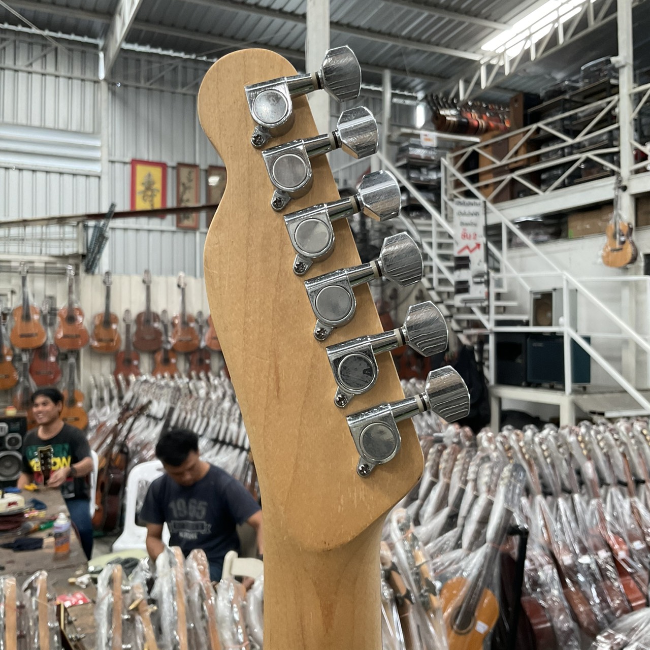 กีต้าร์ไฟฟ้า JUNQ