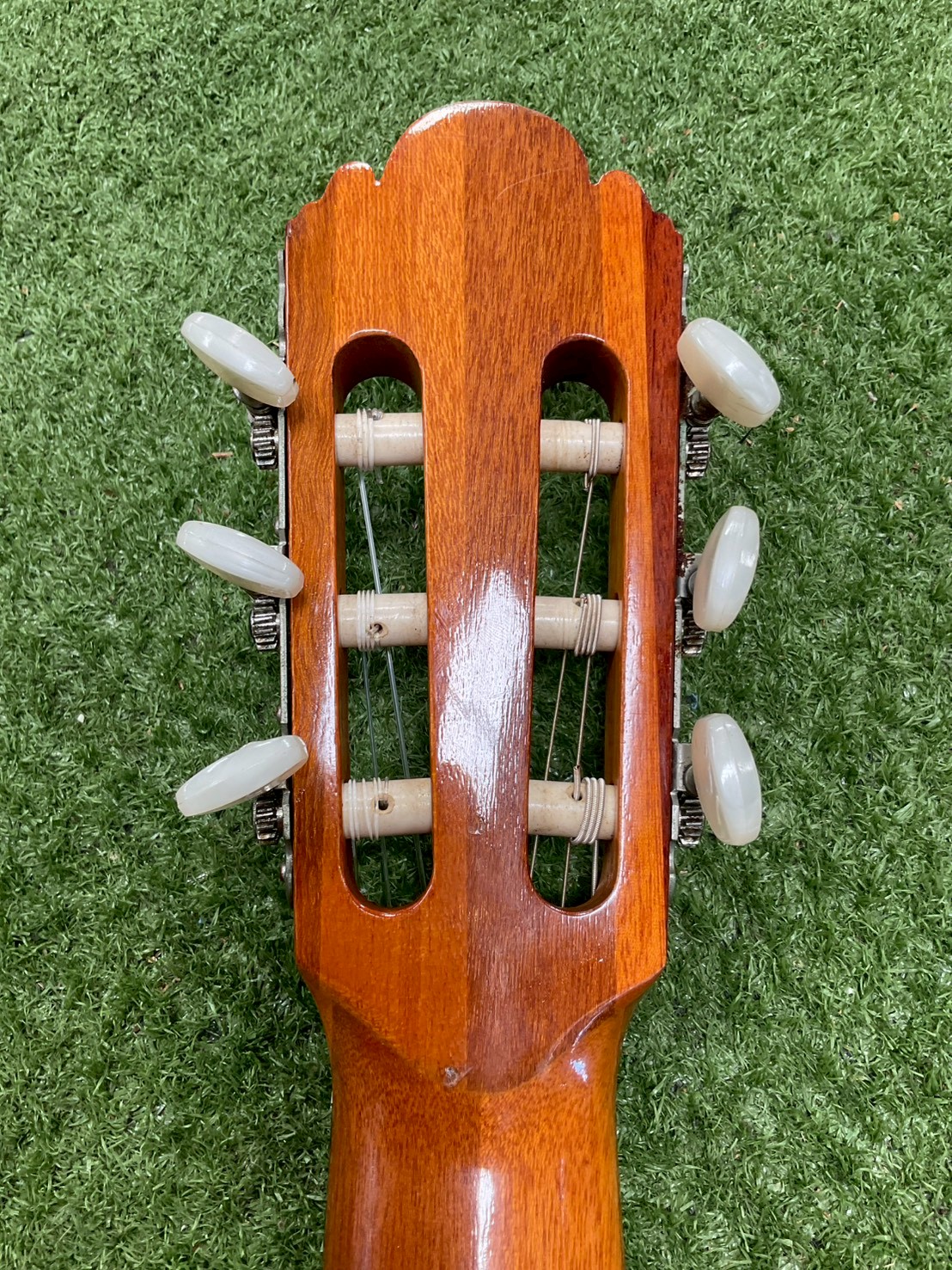 กีต้าร์คลาสสิค ยี่ห้อตามภาพ