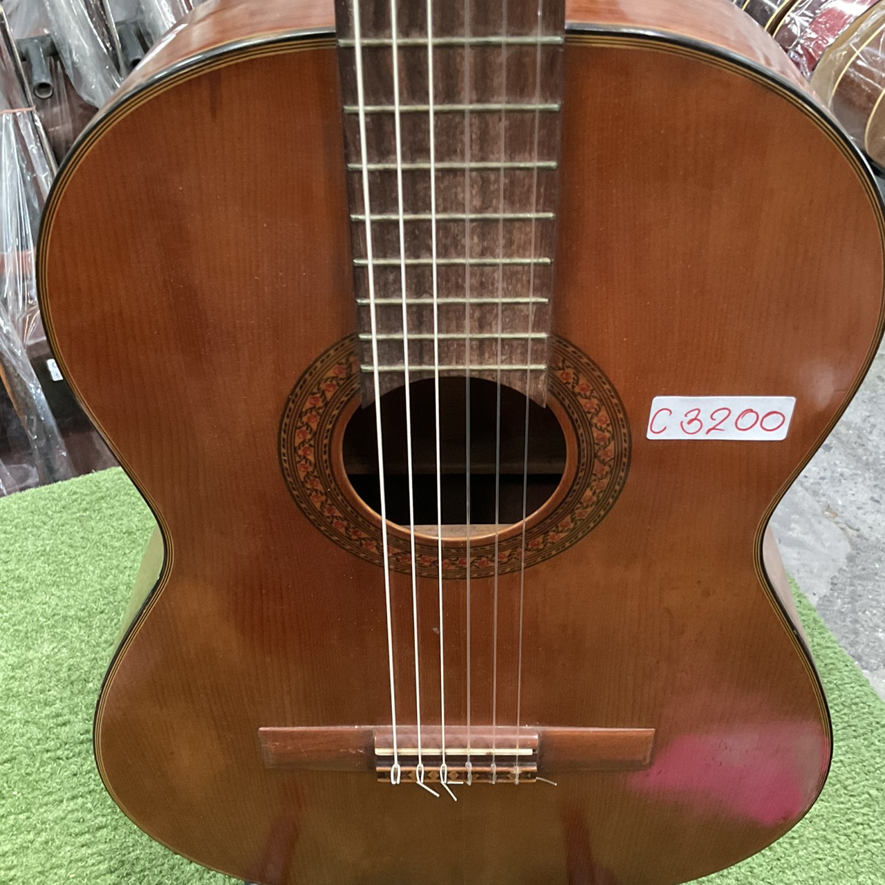 กีต้าร์คลาสสิค Abe Gut : 65A