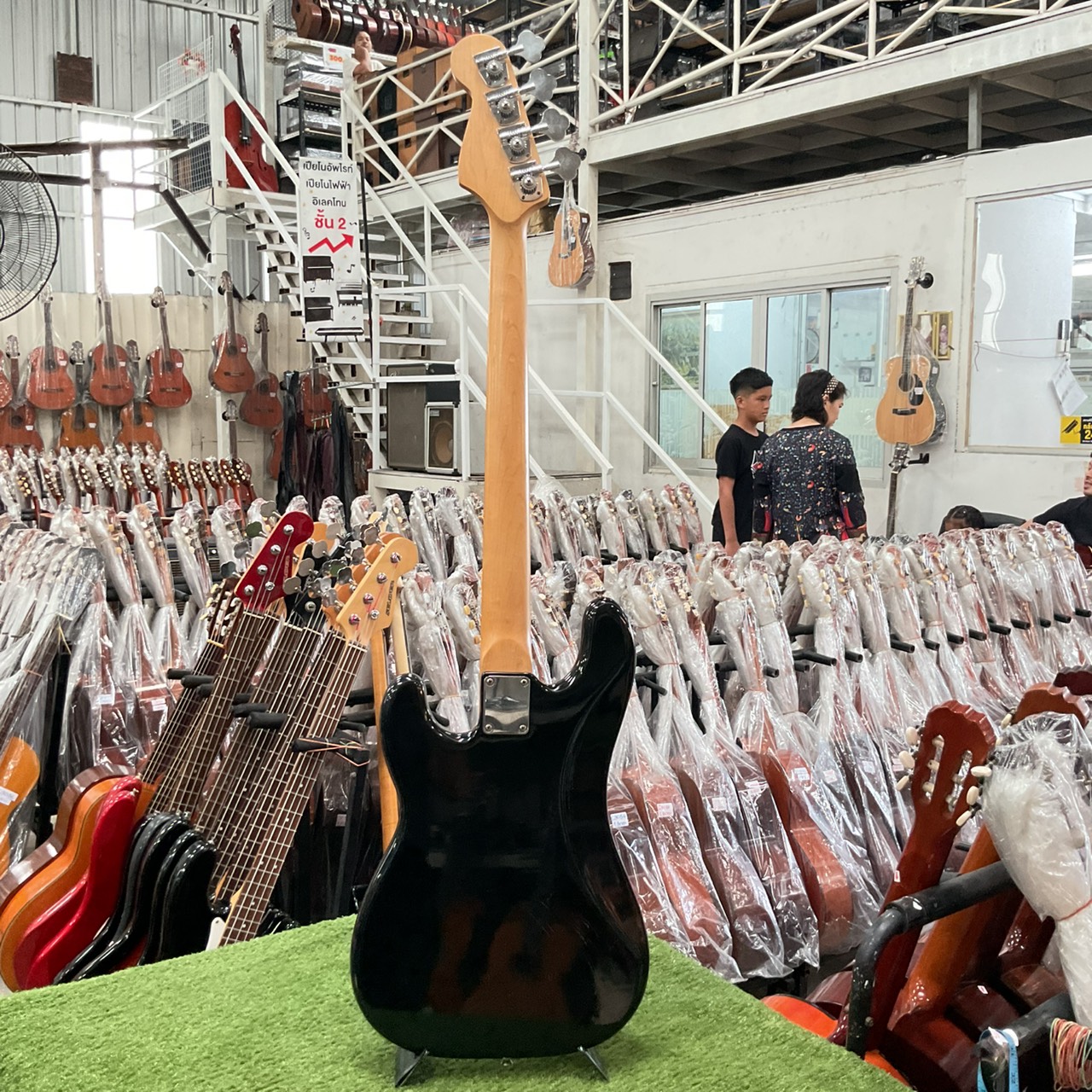 กีต้าร์เบส Maison