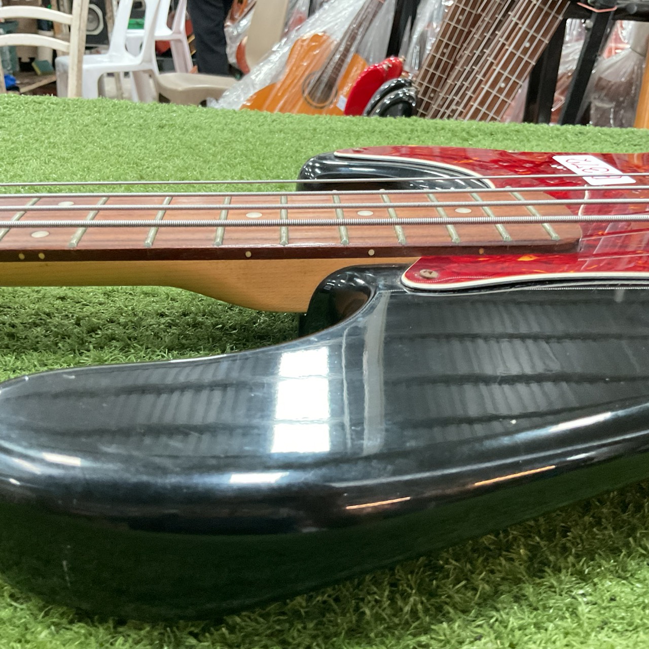 กีต้าร์เบส Maison