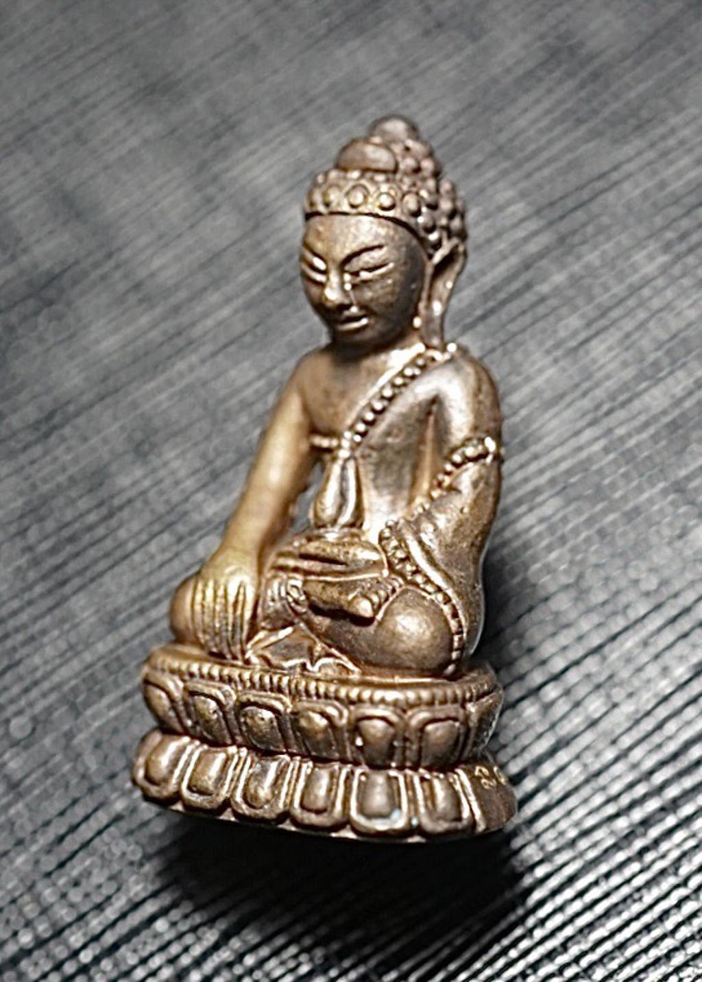 พระกริ่งชินบัญชร (เนื้อโลหะผสมรมดำ) Phra Kring Chinnabanchorn (Black alloy material). SKU-03261