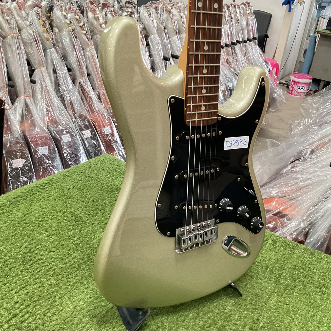 กีต้าร์ไฟฟ้า Mavis