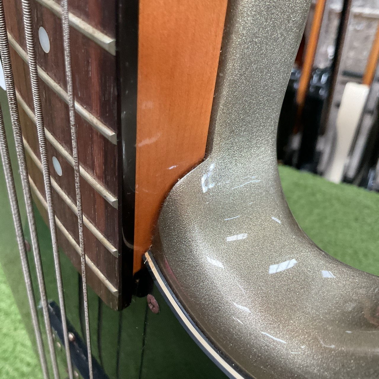 กีต้าร์เบส Legend