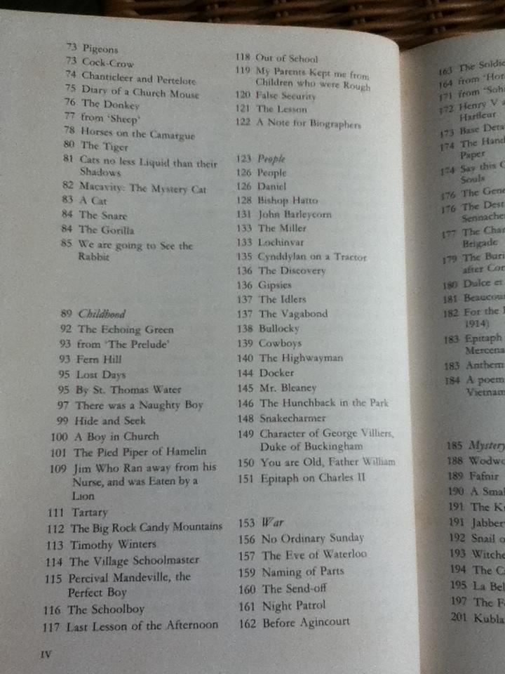 The New Dragon Book of Verse/ Edited by Michael Harrison and Christopher Stuart-Clark