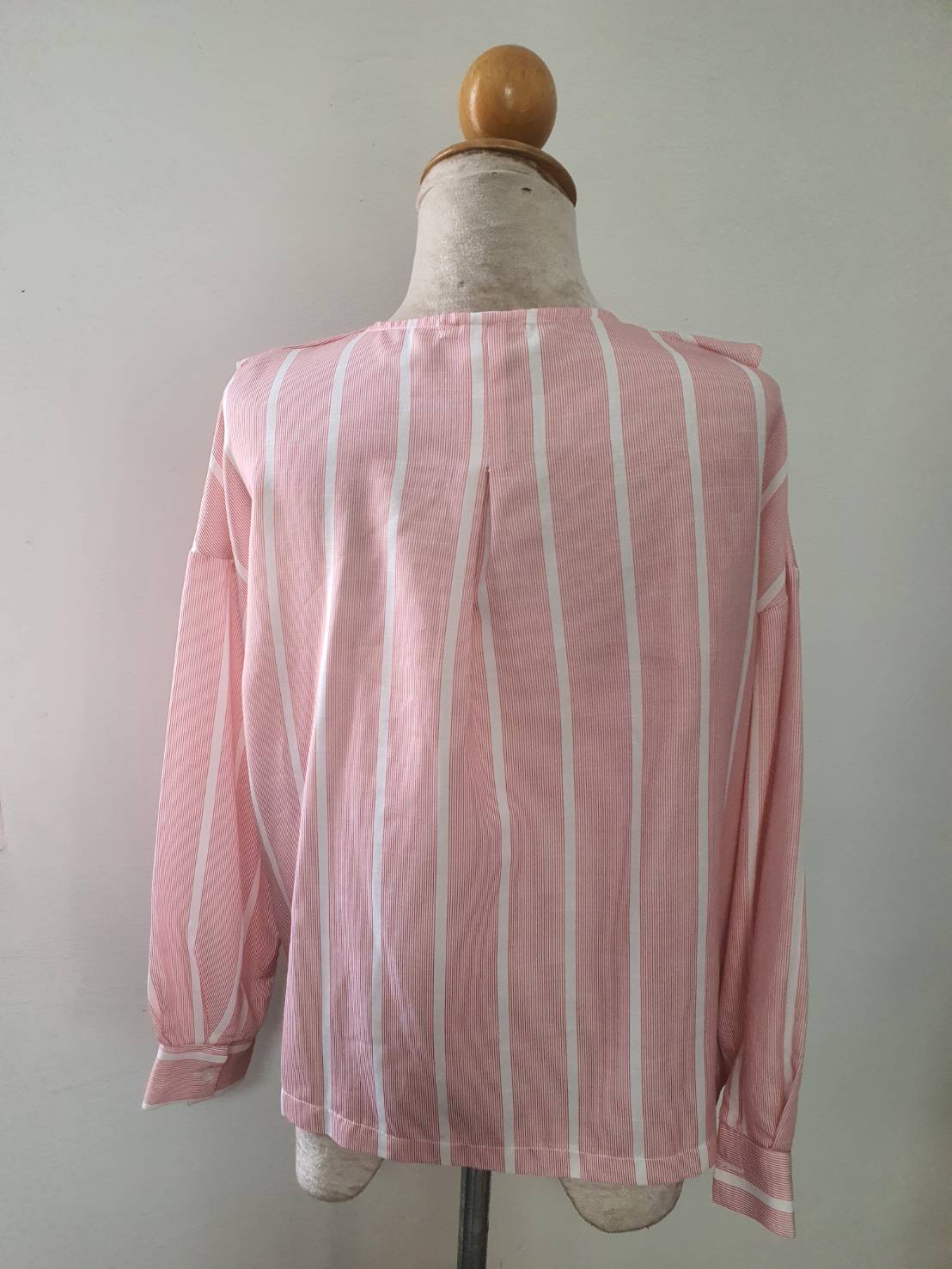 FF06307 เสื้อผ้ามือสอง สีชมพูลายทาง อก 40 นิ้ว