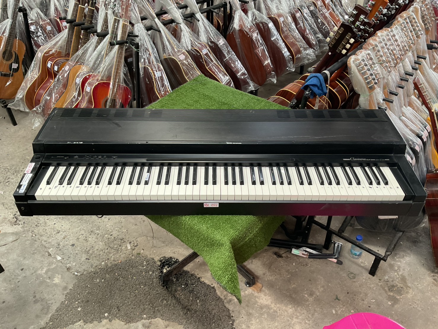 เปียโน YAMAHA : Clavinova CLP-300 สินค้าไม่พร้อมใช้งาน (ต้องซ่อม)