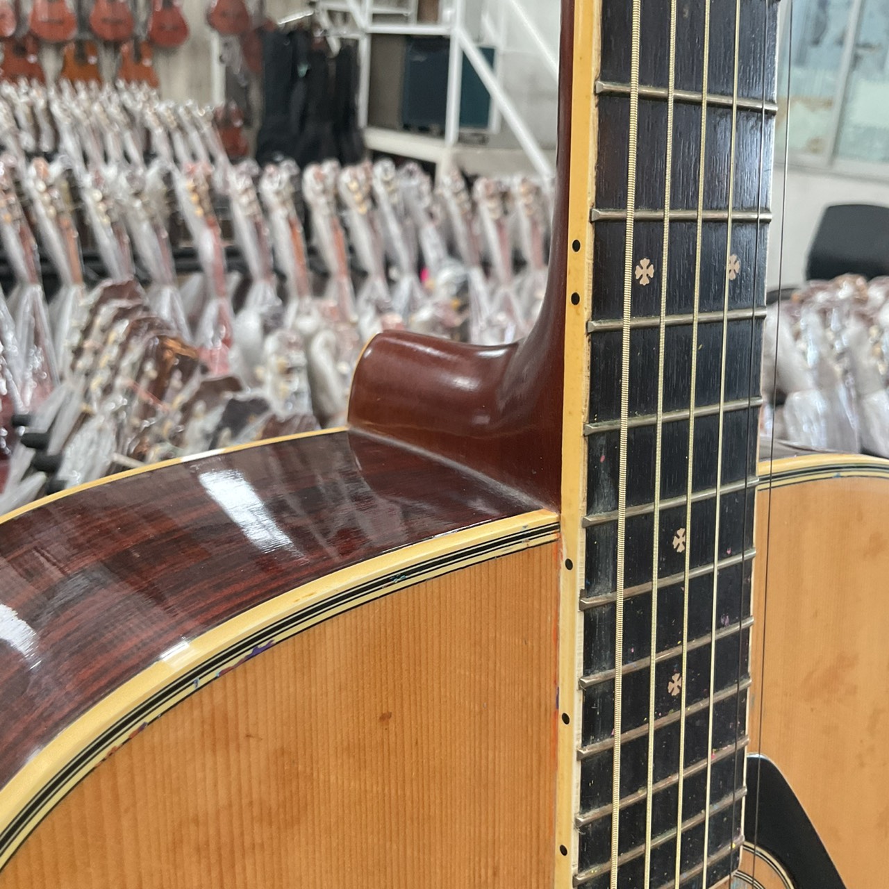 กีต้าร์โปร่งไฟฟ้า YAMAHA : FG-301