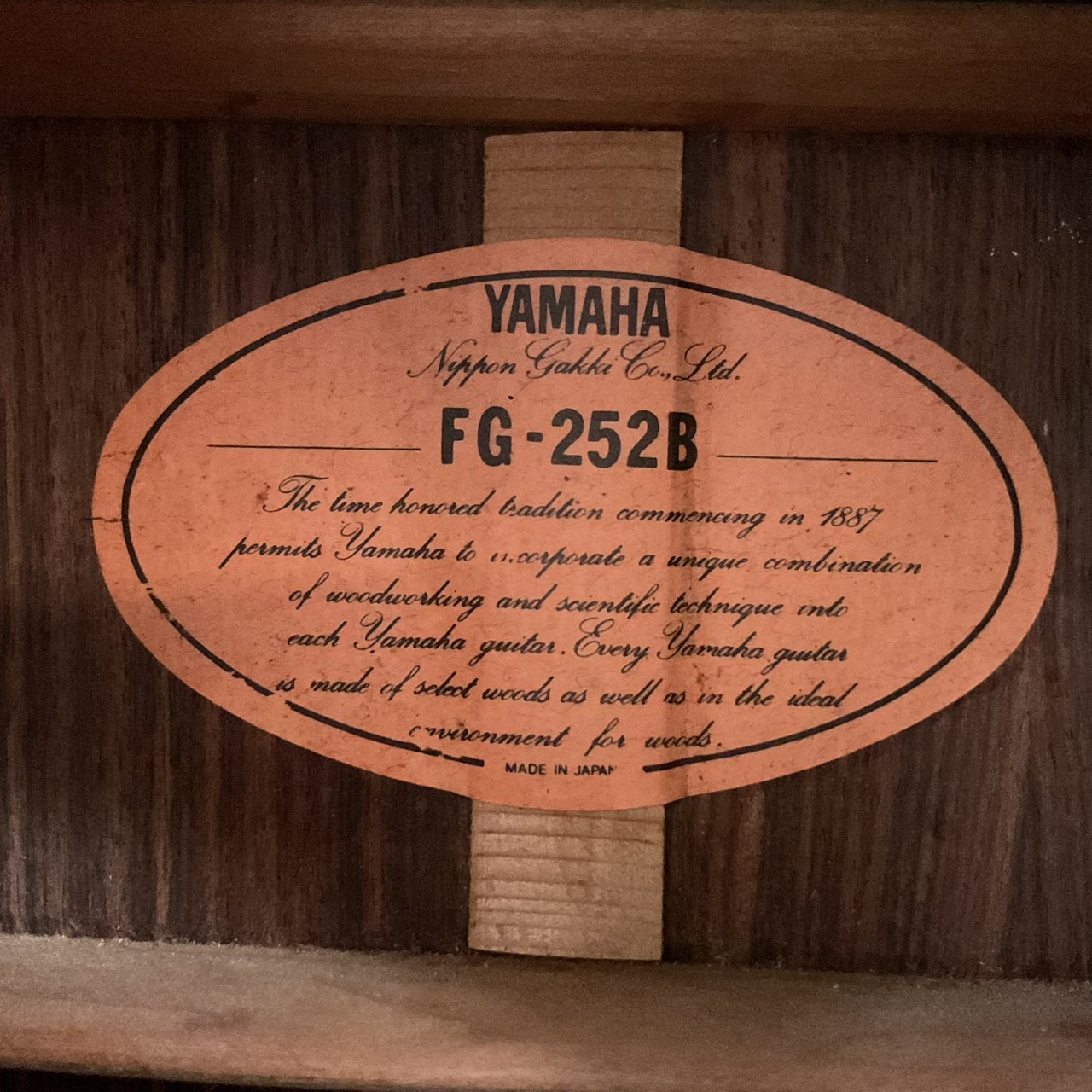 กีต้าร์โปร่ง YAMAHA : FG-252B