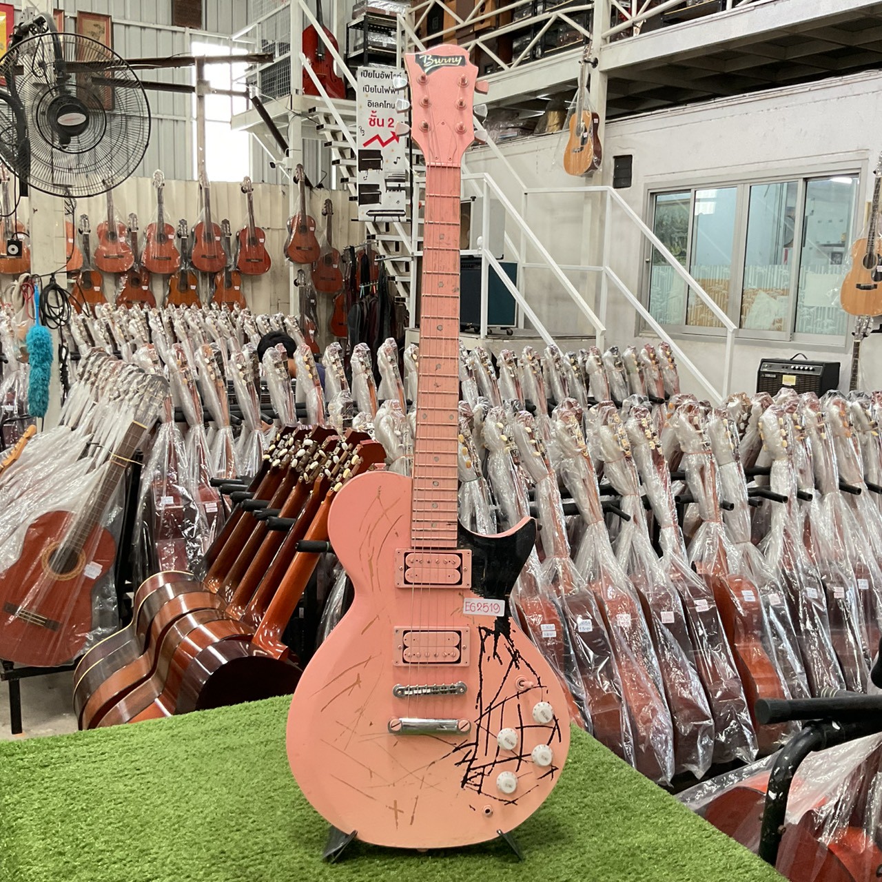 กีต้าร์ไฟฟ้า Burny