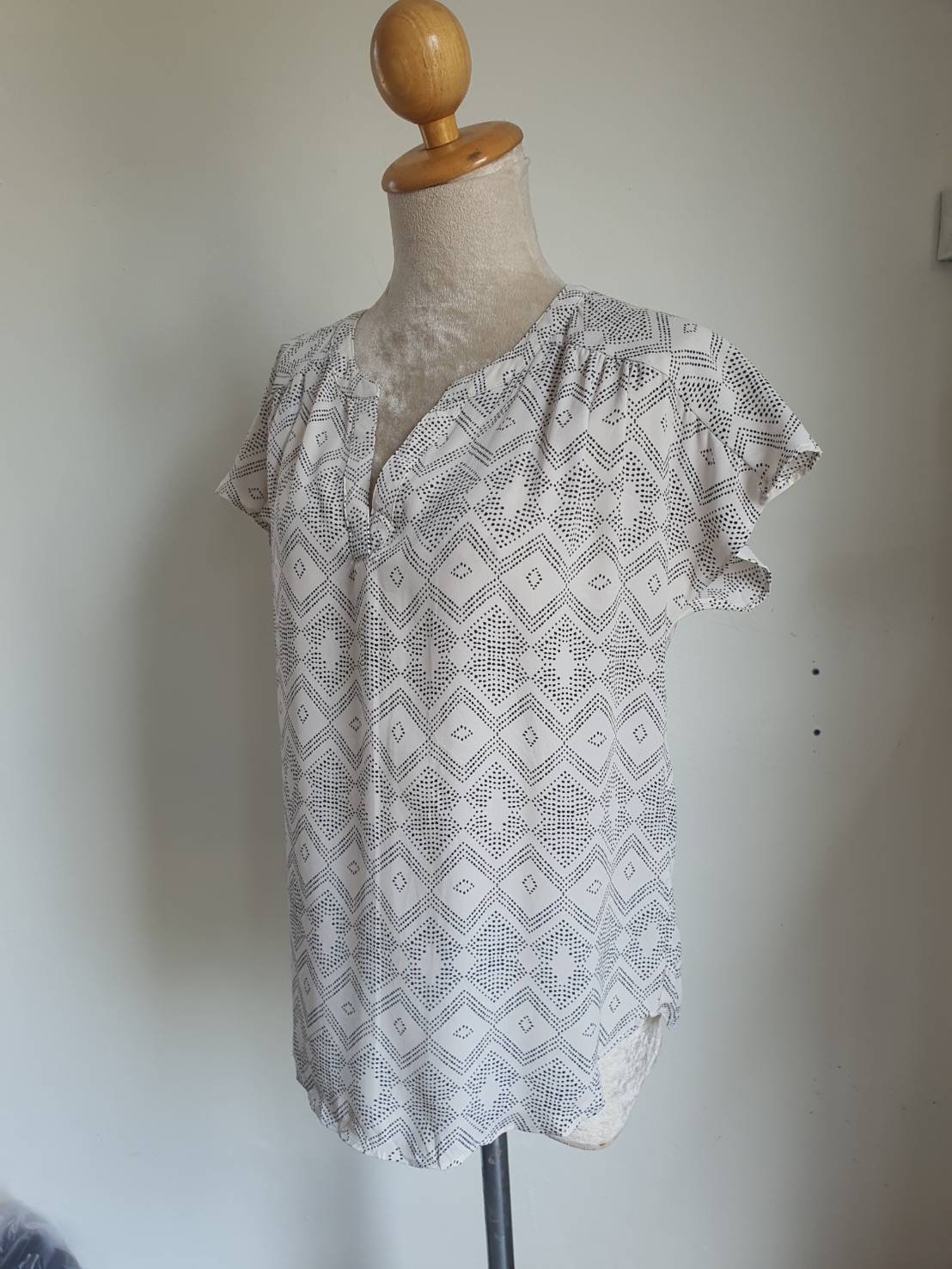 FF05276 เสื้อผ้ามือสอง ชีฟอง แบรนด์ BANANA REPUBLIC อก free- 40 นิ้ว