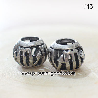 ลูกปัดฉลุลาย 11x9 มม. สีเงินโบราณ **กรุณาเลือกลายด้านใน**