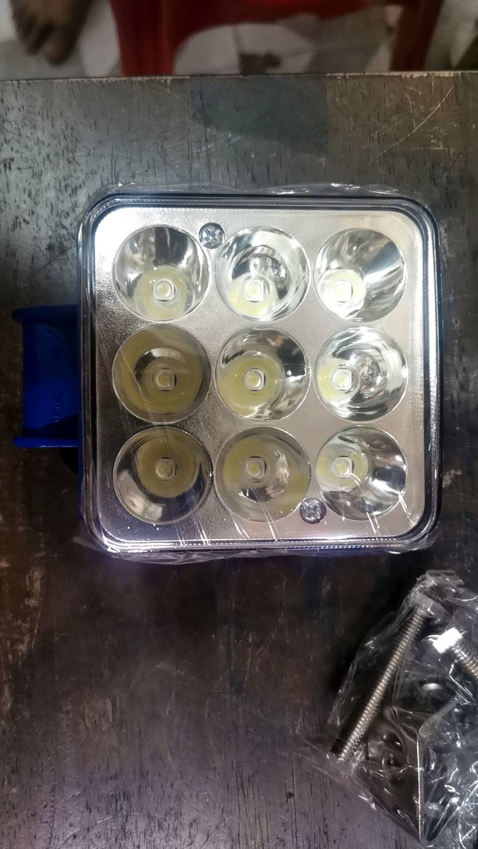 ไฟสปอร์ทไลท์ LED สีเหลี่ยม 4 นิ้ว 12-36V