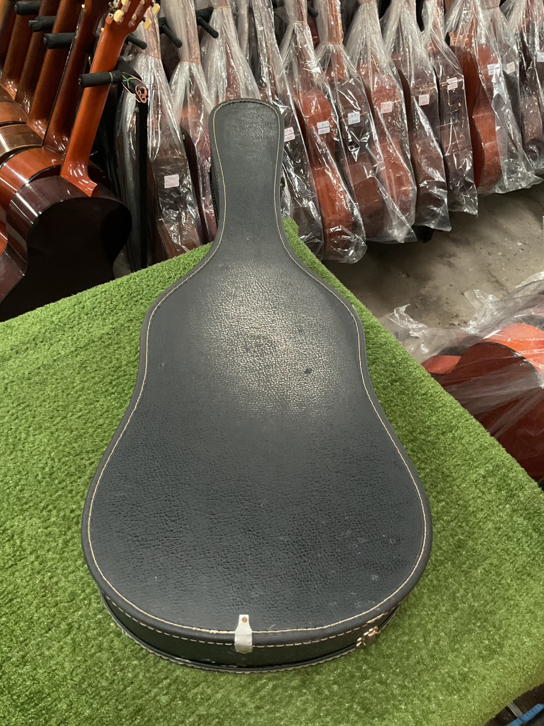 กล่องเคสกีต้าร์คลาสสิค