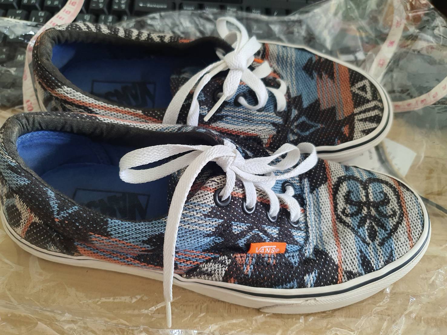 Shoe00001 รองเท้าผ้าใบ แบรนด์ Vans สีสันสดใส ยาว 25 cm.