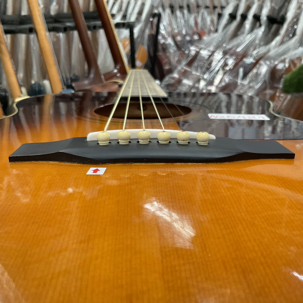 กีต้าร์โปร่ง Morris : MF-208