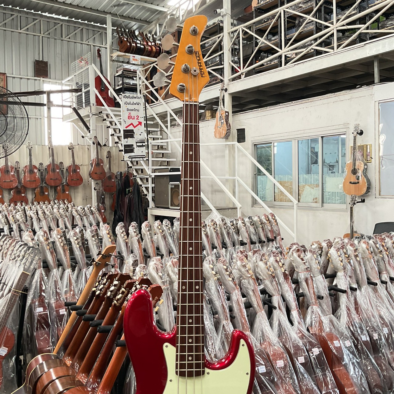 กีต้าร์เบส FERNANDES