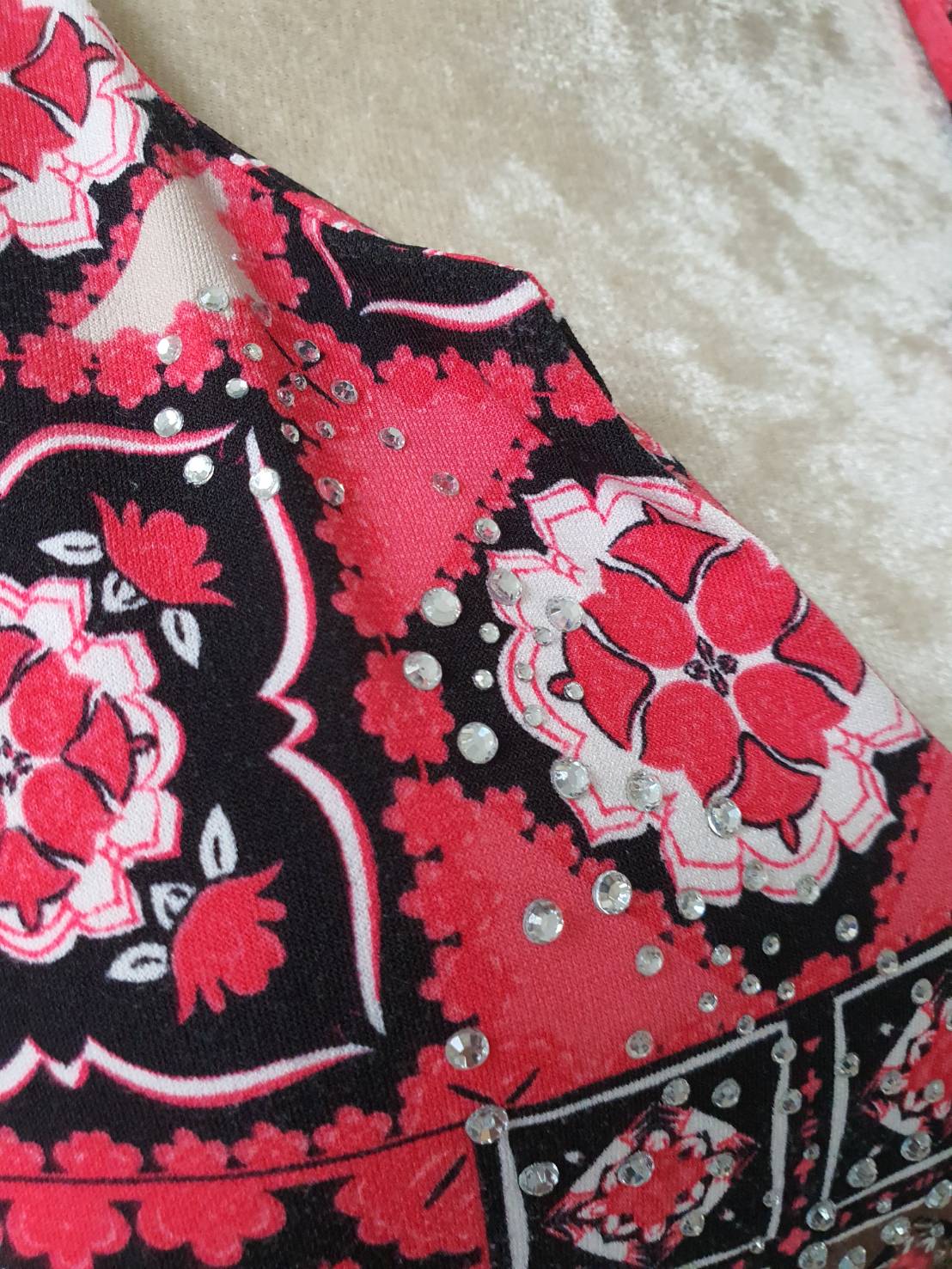 FF04450 เสื้อผ้ามือสอง สีชมพู ลวดลายสวย อก42-44 นิ้ว
