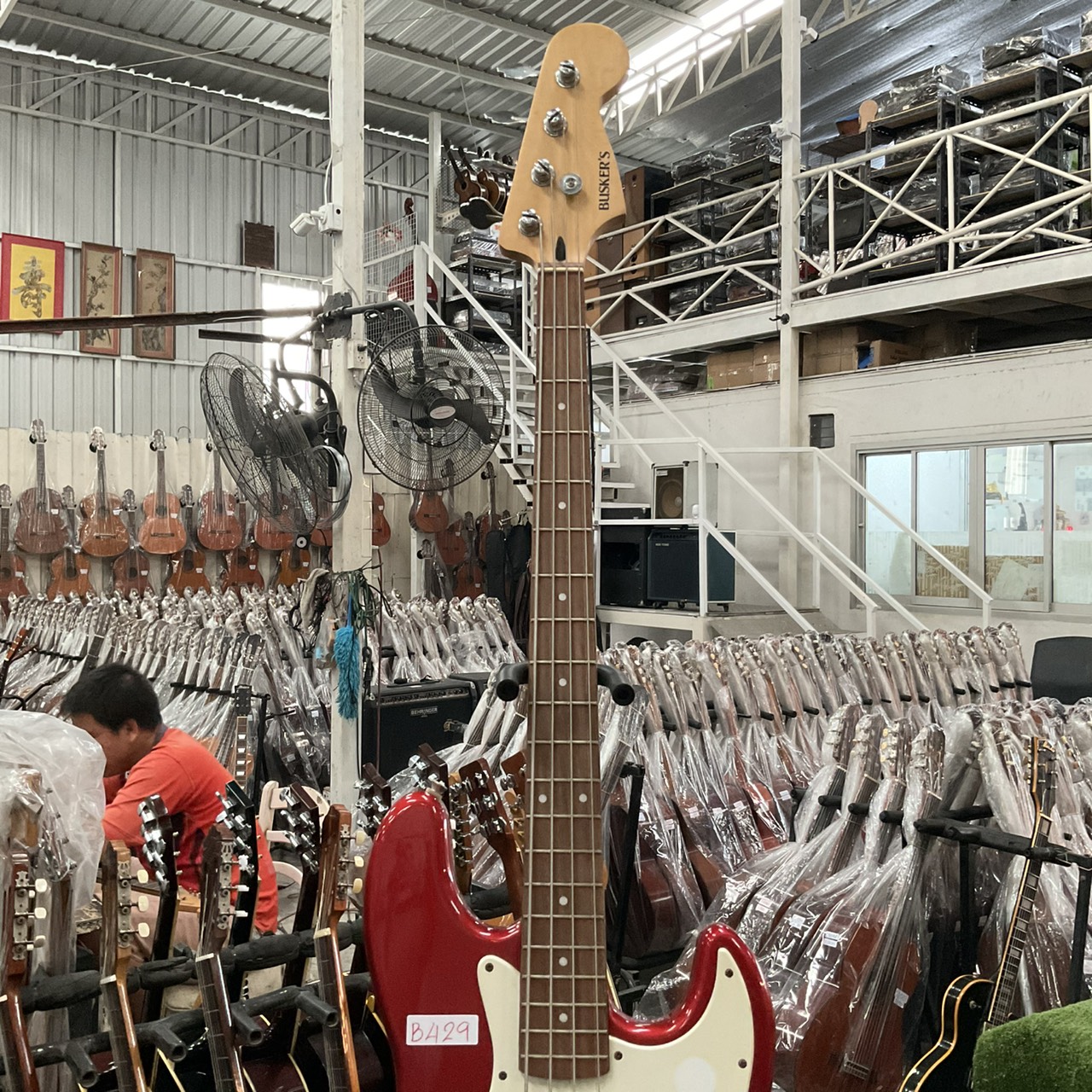 กีต้าร์เบส BUSKER'S