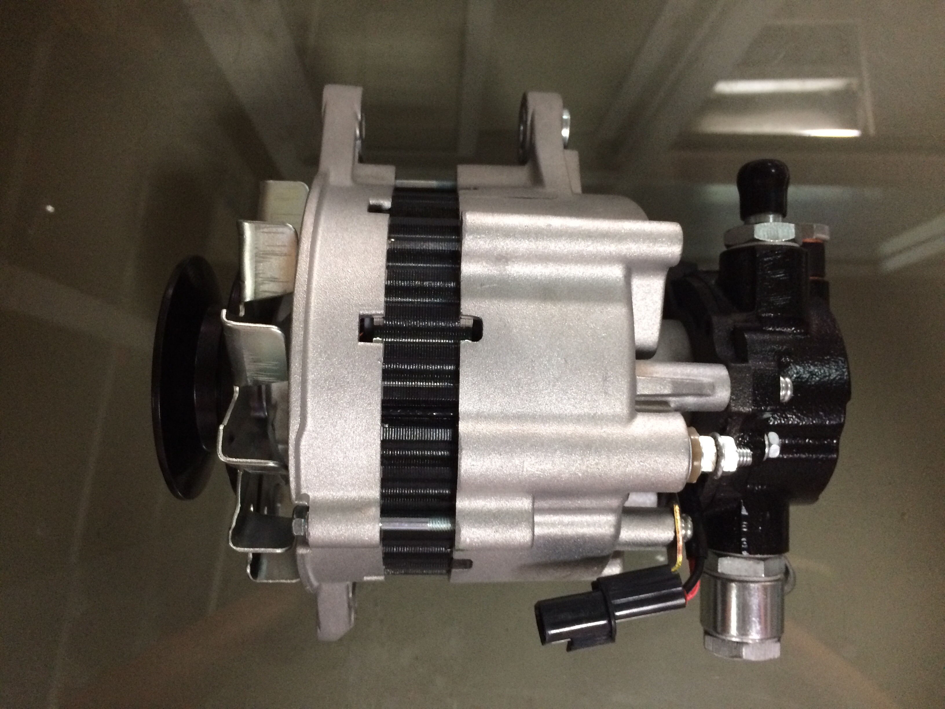 ไดชาร์ท MITSUBISHI L200 CYCLONE 4D55 4D56 12V 65A ท่อเล็ก
