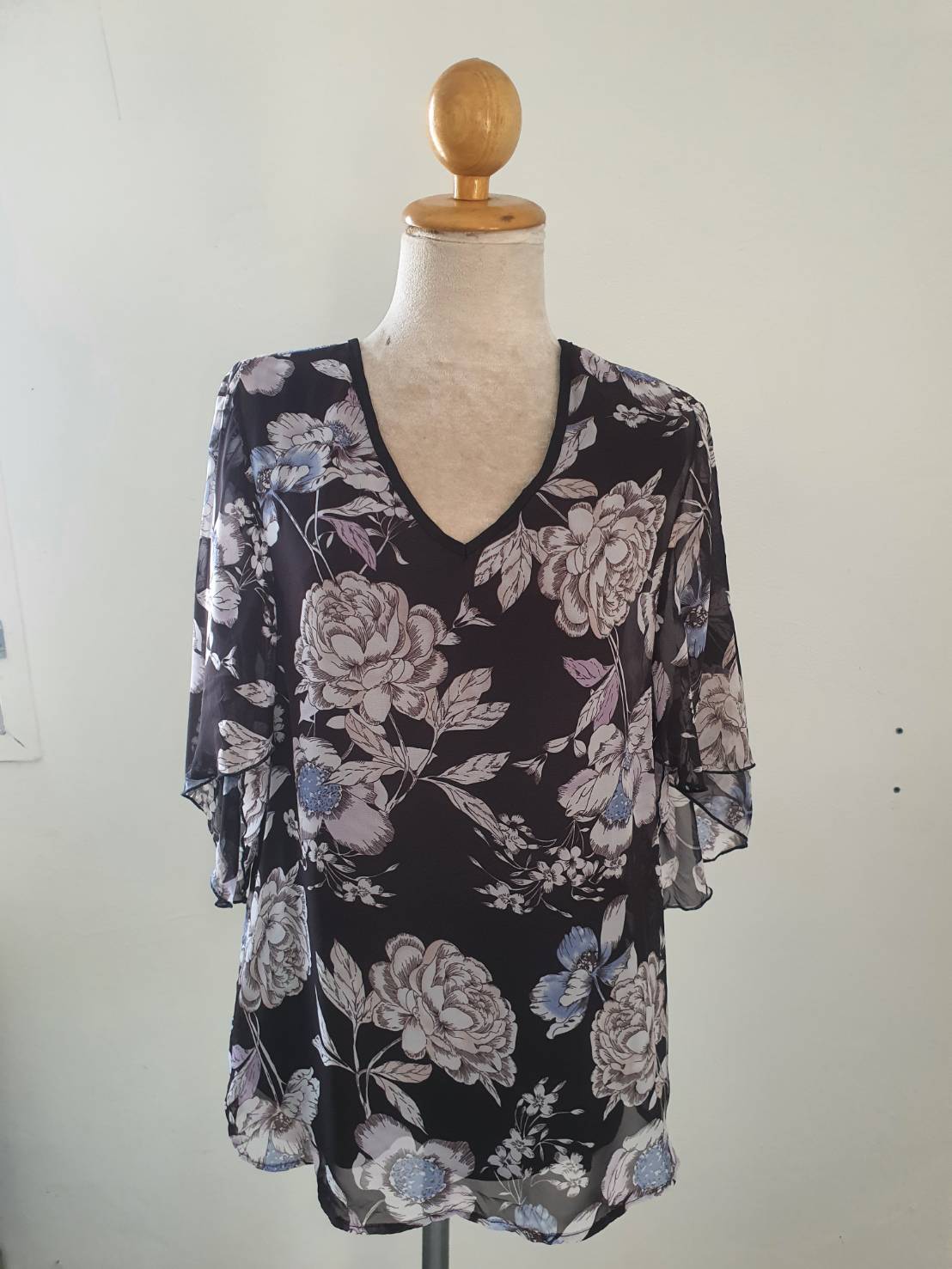 FF05838 เสื้อผ้ามือสอง ชีฟอง สีดำลายดอกไม้ Furnex อก 34-38 นิ้ว