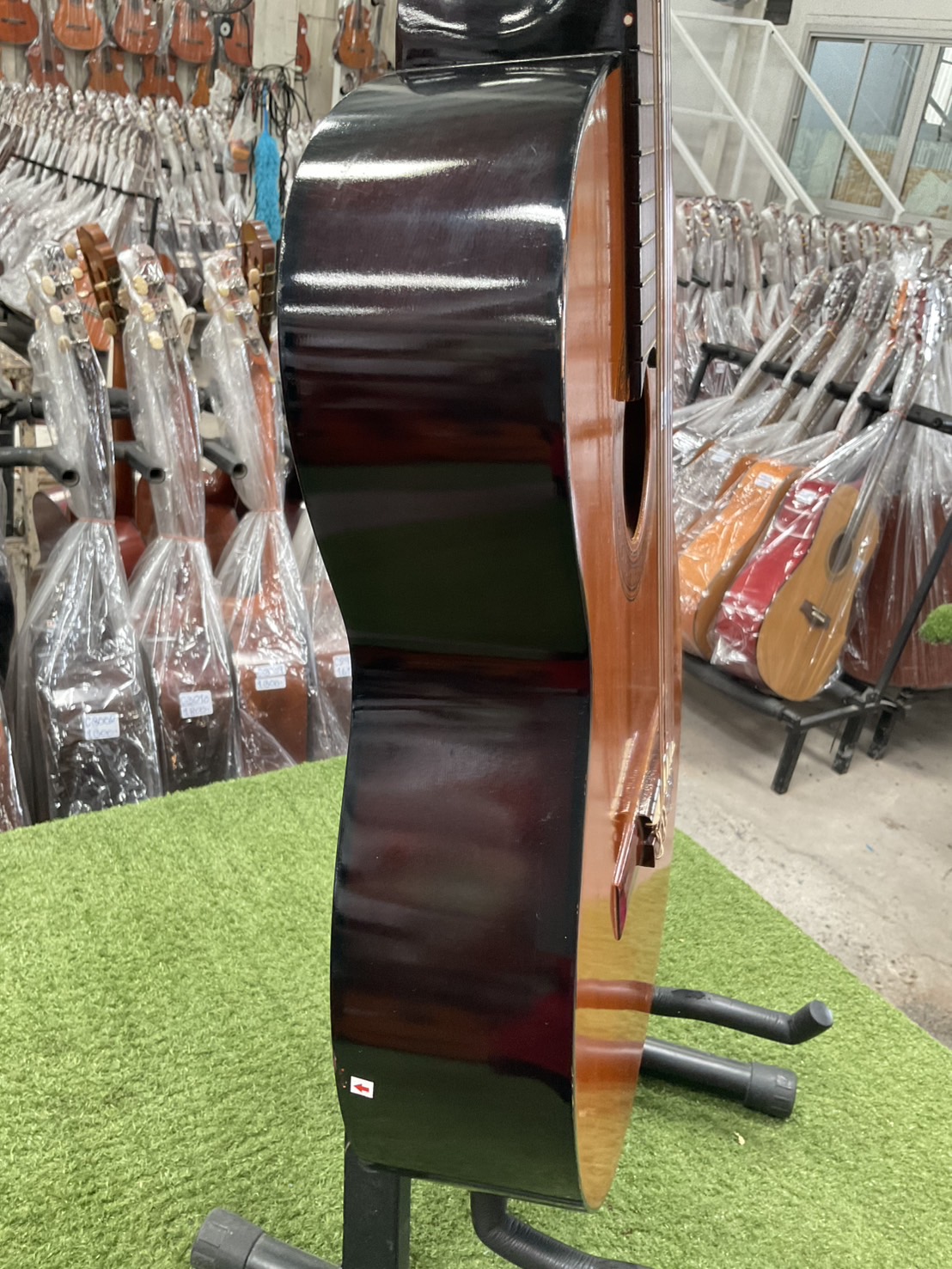 กีต้าร์คลาสสิค ยี่ห้อตามภาพ