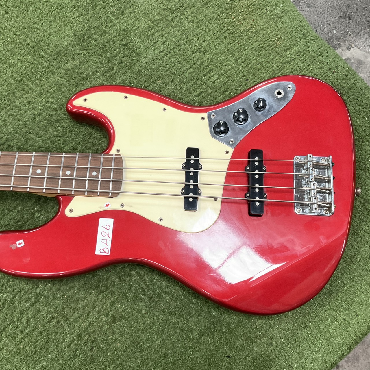 กีต้าร์เบส BUSKER'S