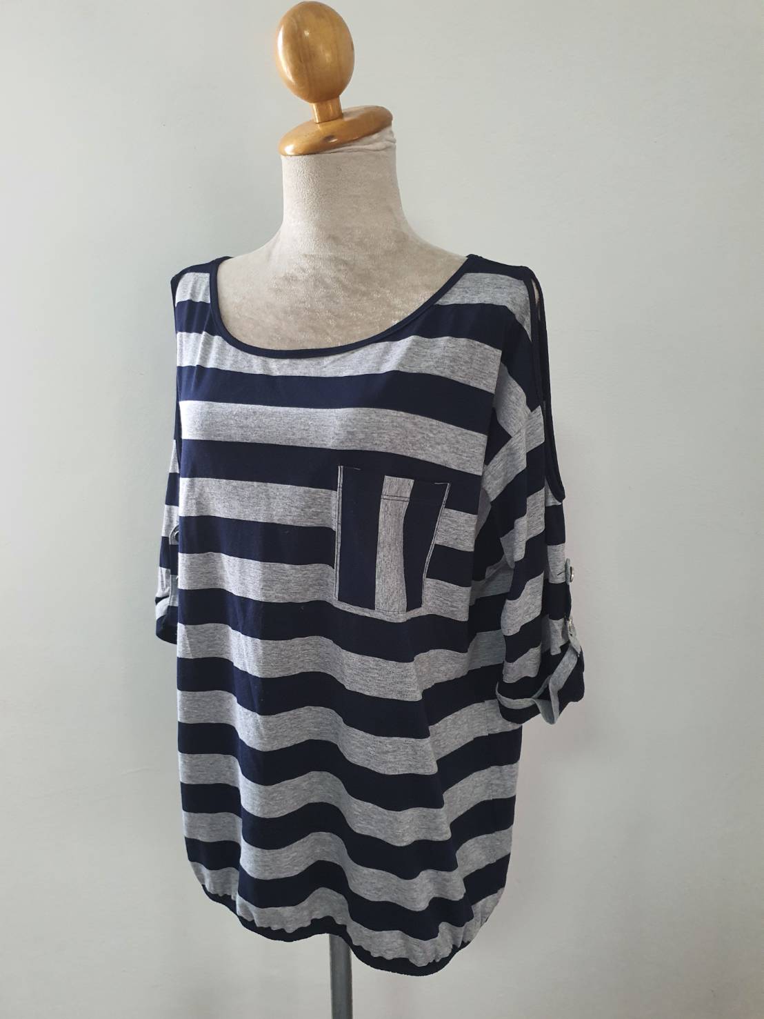 FF06037 เสื้อแฟชั่น มือสอง สีเทาลายทาง F&F