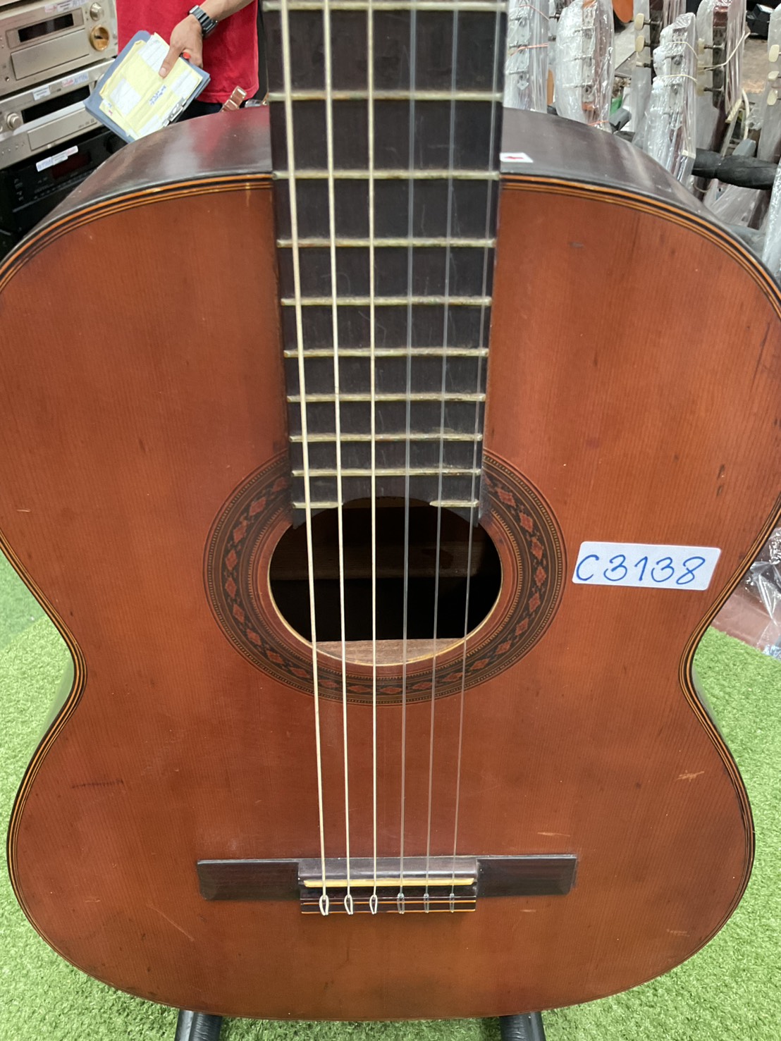 กีต้าร์คลาสสิค ยี่ห้อตามภาพ