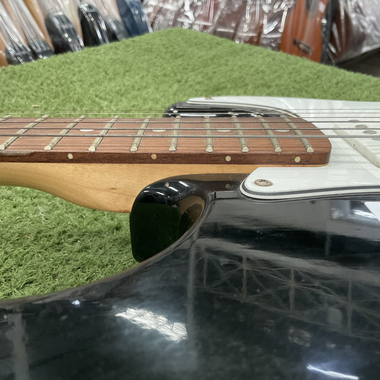 กีต้าร์ไฟฟ้า Maison