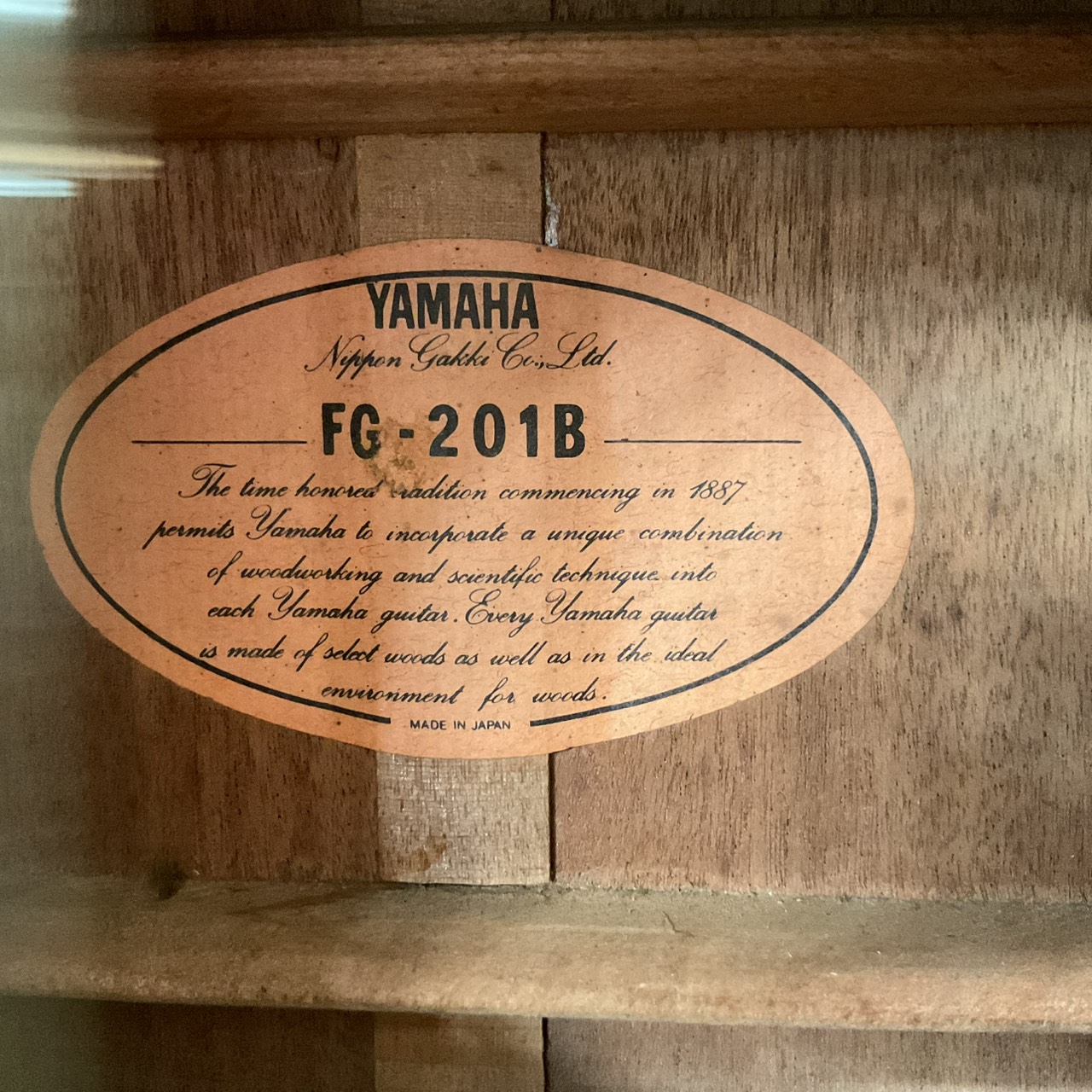 กีต้าร์โปร่ง YAMAHA : FG-201B