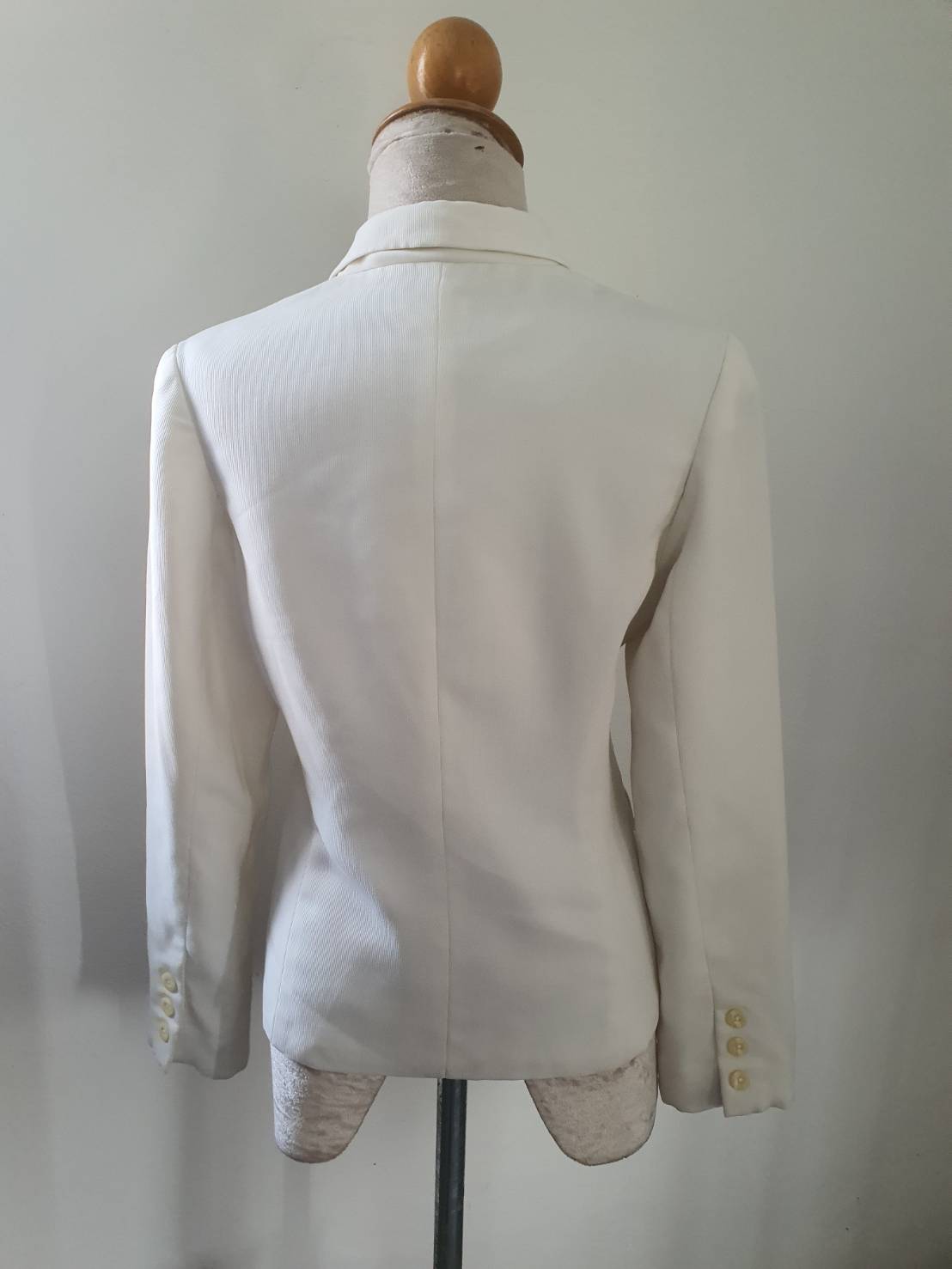 FF06090 เสื้อคลุม ทรงสูท ซิบหน้า สีขาว มือสอง แบรนด์ AIIZ อก 34 นิ้ว