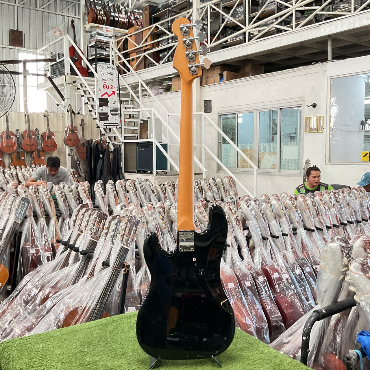 กีต้าร์เบส BUSKER'S