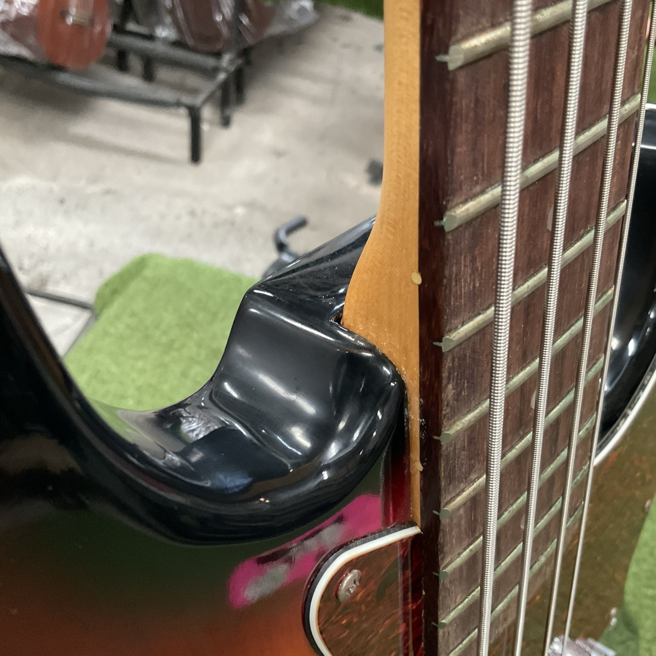 กีต้าร์เบส Mavis