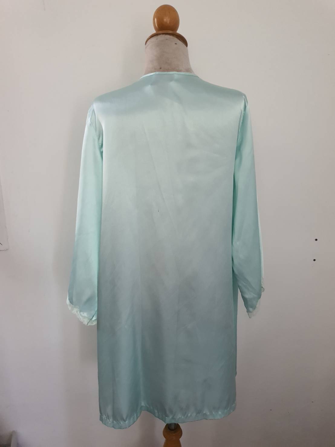 FF06651 เสื้อคลุมนอน ซาติน สีเขียวอ่อน อก free-44 นิ้ว