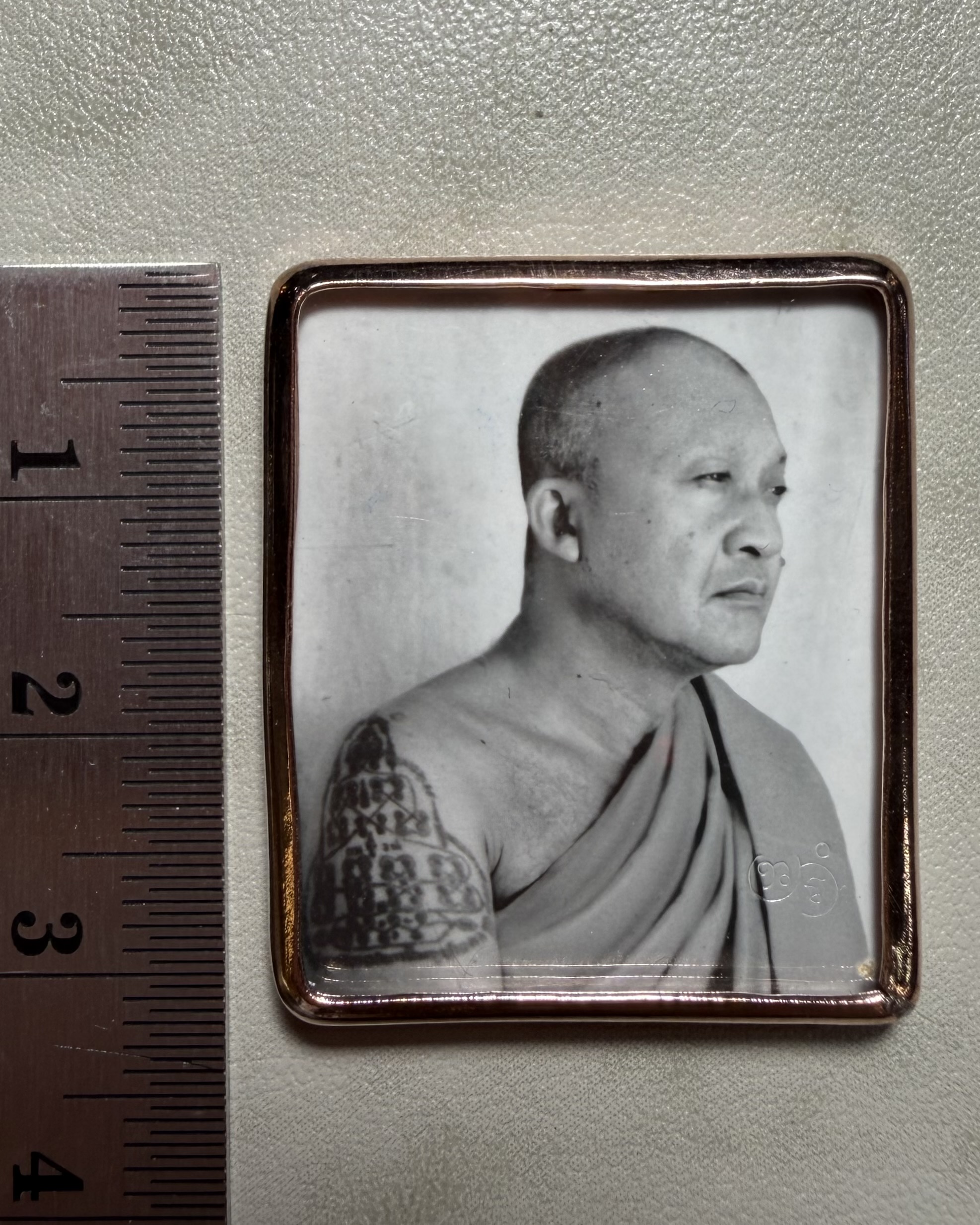 รูปถ่ายหลวงพ่อชำนาญฟิล์มกระจกโบราณ (รุ่น:กองบุญกฐิน2568,หลังเกศา) Luang Por Chamnan’s Wet-Plate Collodion Portrait. (series:kathina merit fund 2568,with Luang Por Chamnan’s hairs) SKU-04065