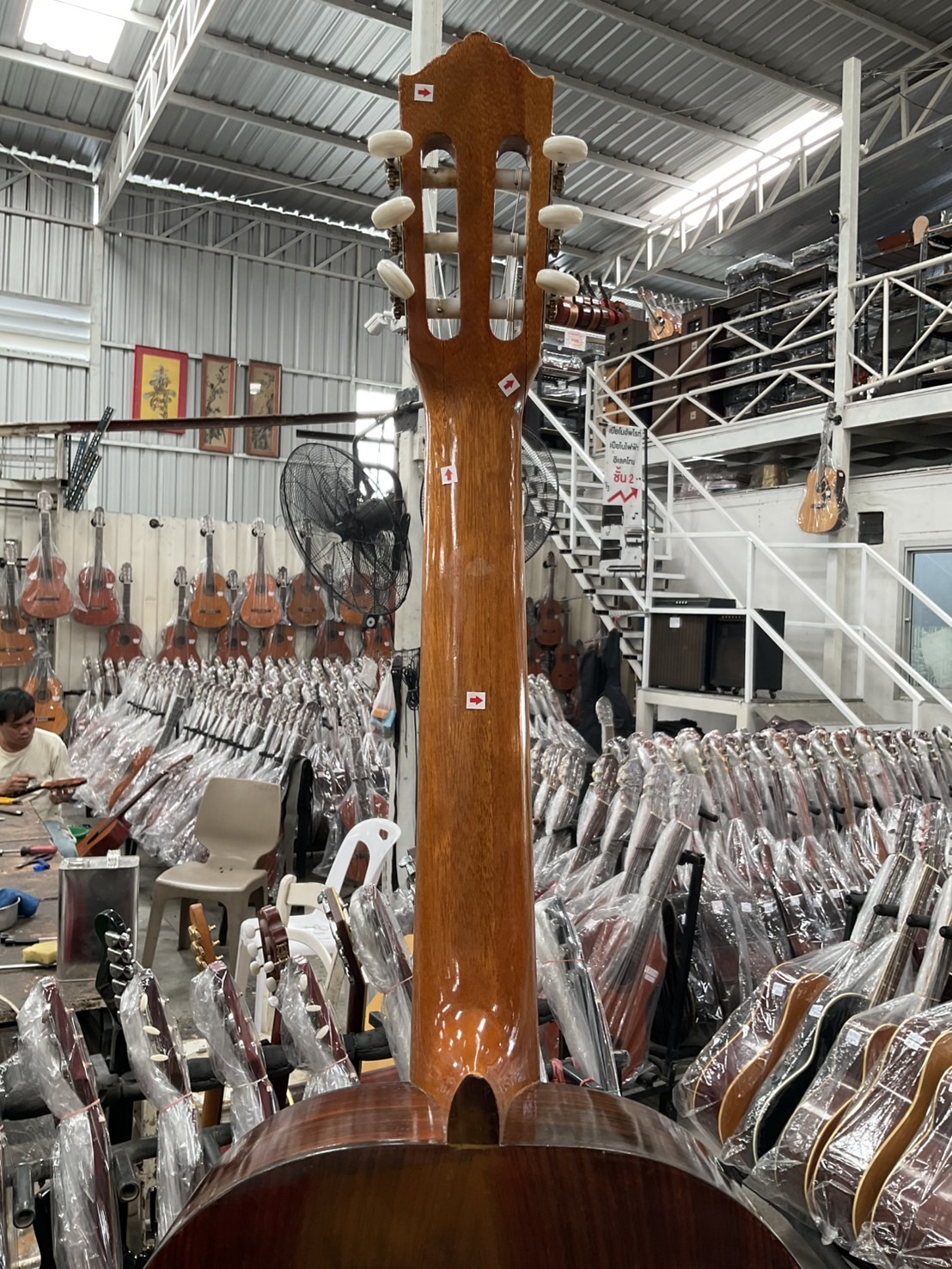 กีต้าร์คลาสสิค ยี่ห้อตามภาพ