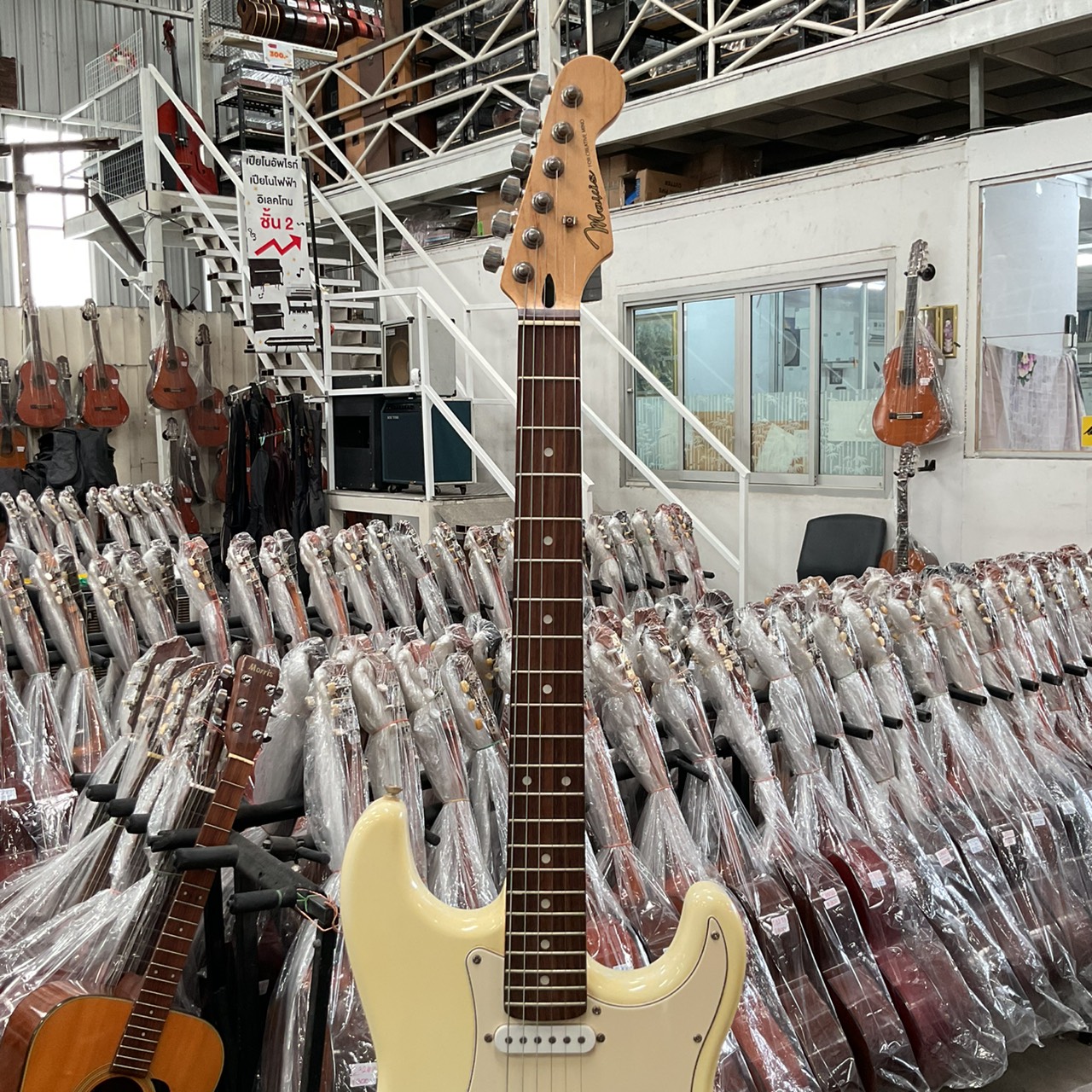 กีต้าร์ไฟฟ้า Mavis