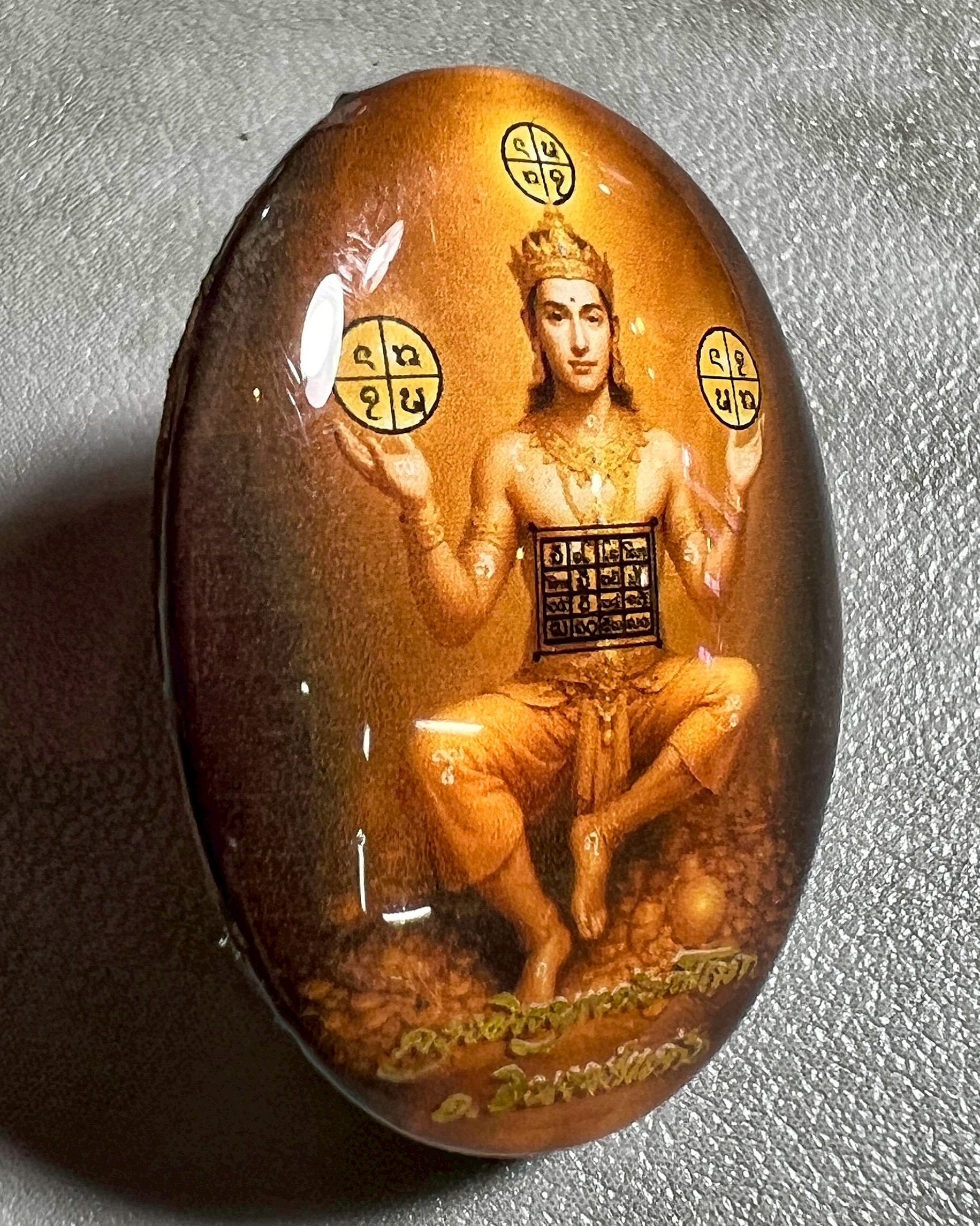 ล็อกเก็ตครูพิสนูแก้ว3โลก (ขนาดเล็ก) Three Sacred Orbs God Locket. (small size) SKU-04004