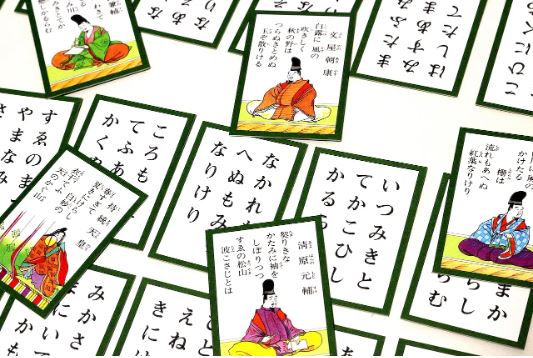 [สื่อการสอนภาษาญี่ปุ่น] โอกุระ ฮิยาคุนิน อิชชู ชิกิชิมะ (รวมชุดซีดี 2 แผ่น) 小倉百人一首 敷島（CD2枚組付）