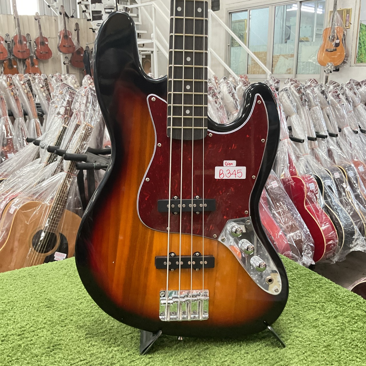 กีต้าร์เบส Gion