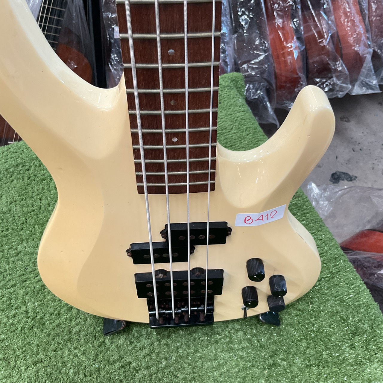 กีต้าร์เบส EDWARDS