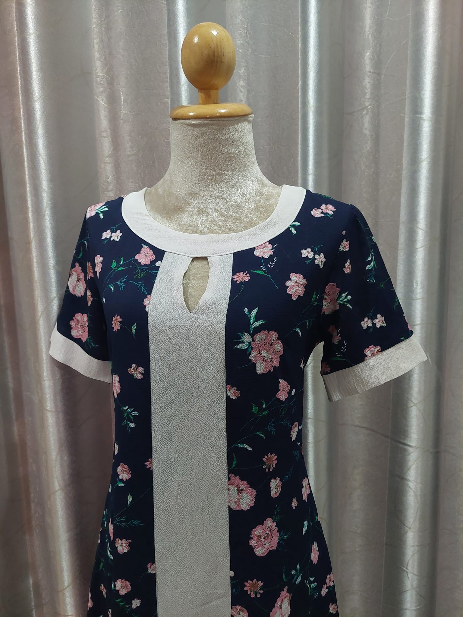 FF05167-เดรสมือสอง สีน้ำเงินลายดอกไม้ อก 33-34 นิ้ว