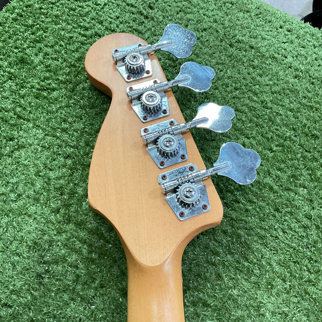 กีต้าร์เบส Legend