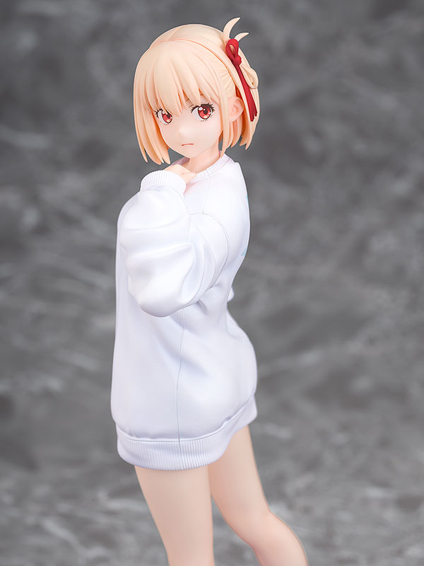 Lycoris Recoil Chisato Nishikigi: Oversized Sweatshirt Ver. 1/7 Complete Figure(Pre-order)