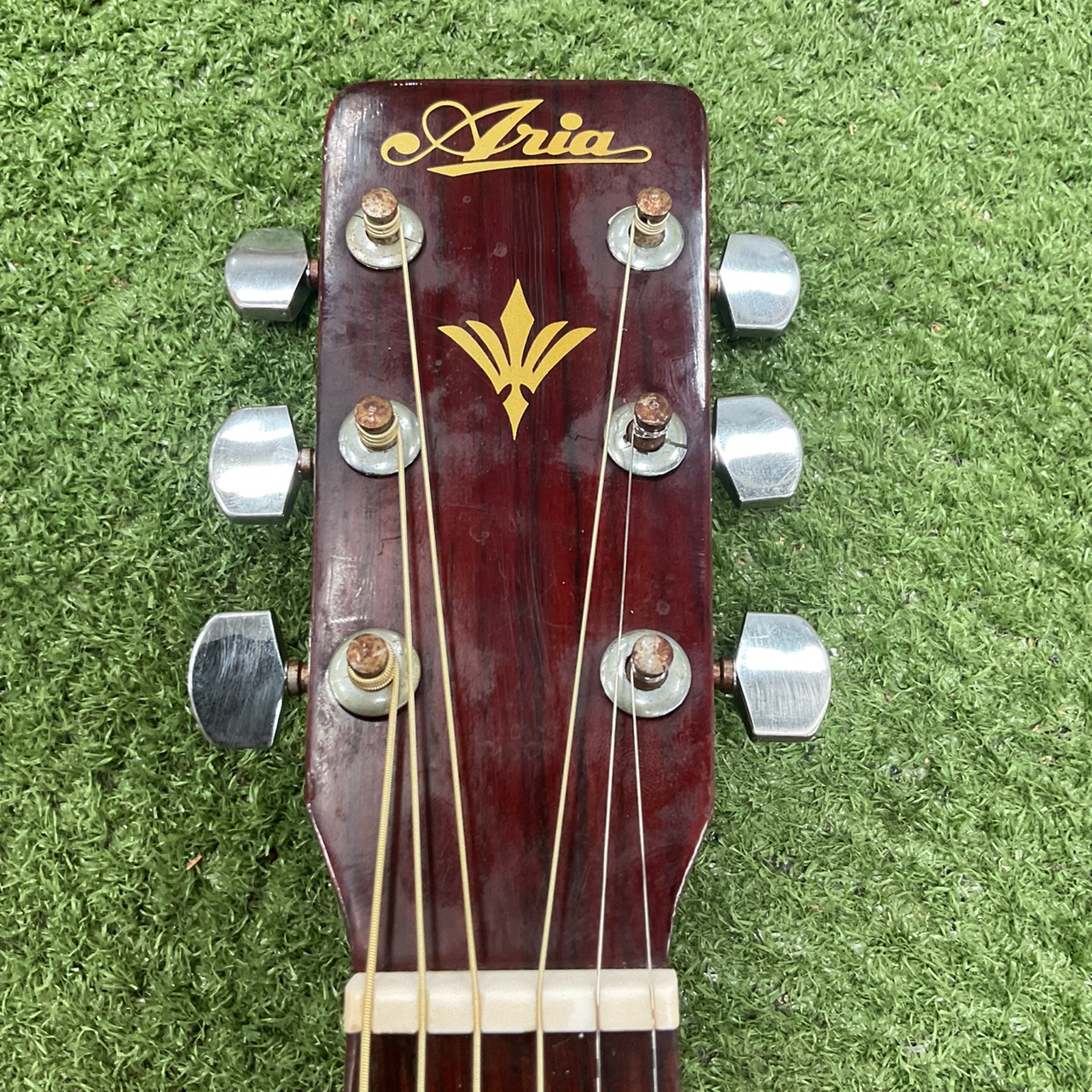 กีต้าร์โปร่ง Aria : ADW-80 VS