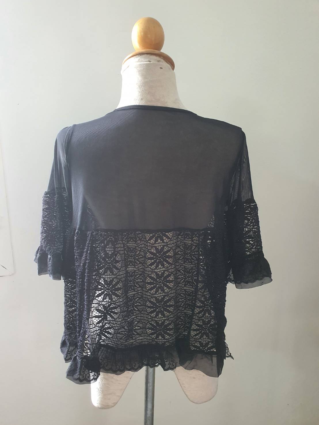 FF06492 เสื้อผ้ามือสอง ลูกไม้ สีดำ อก 34-38 นิ้ว