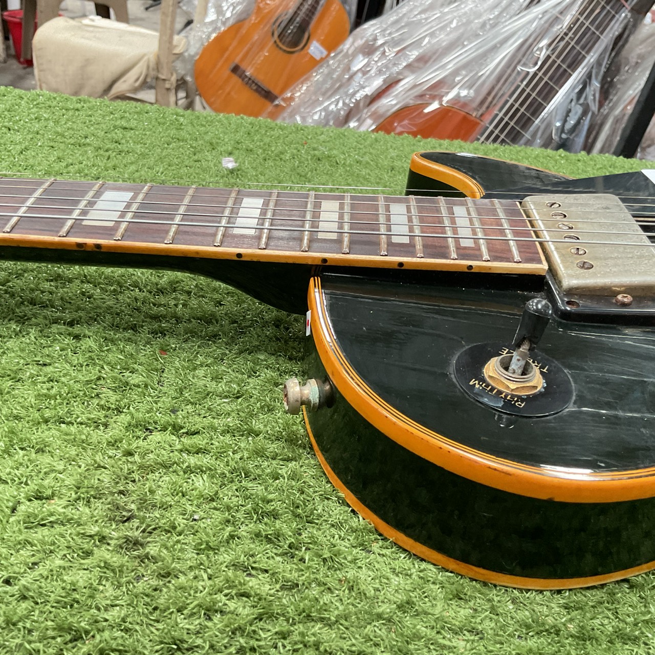 กีต้าร์ไฟฟ้า Marchis