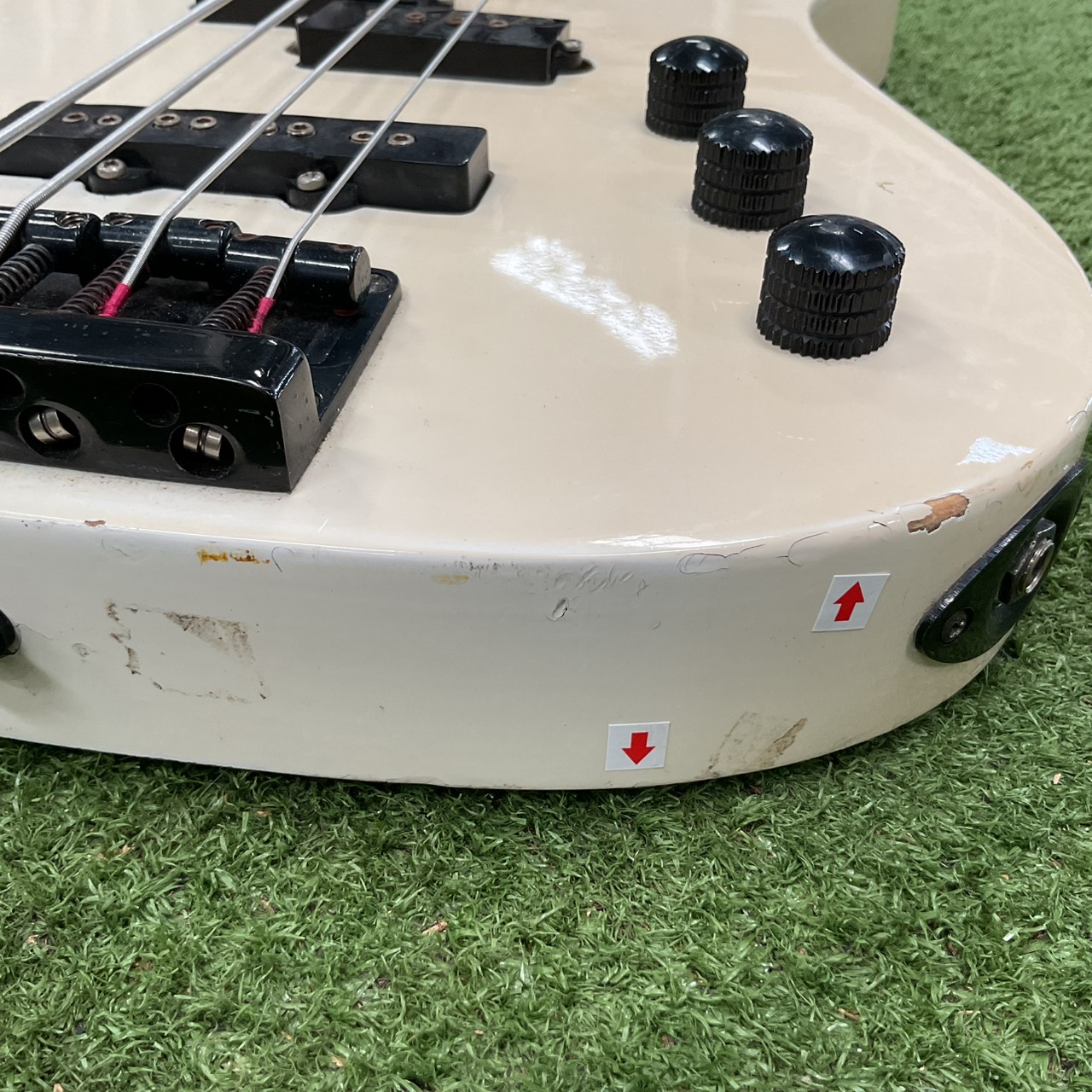 กีต้าร์เบส STRAINER : JS