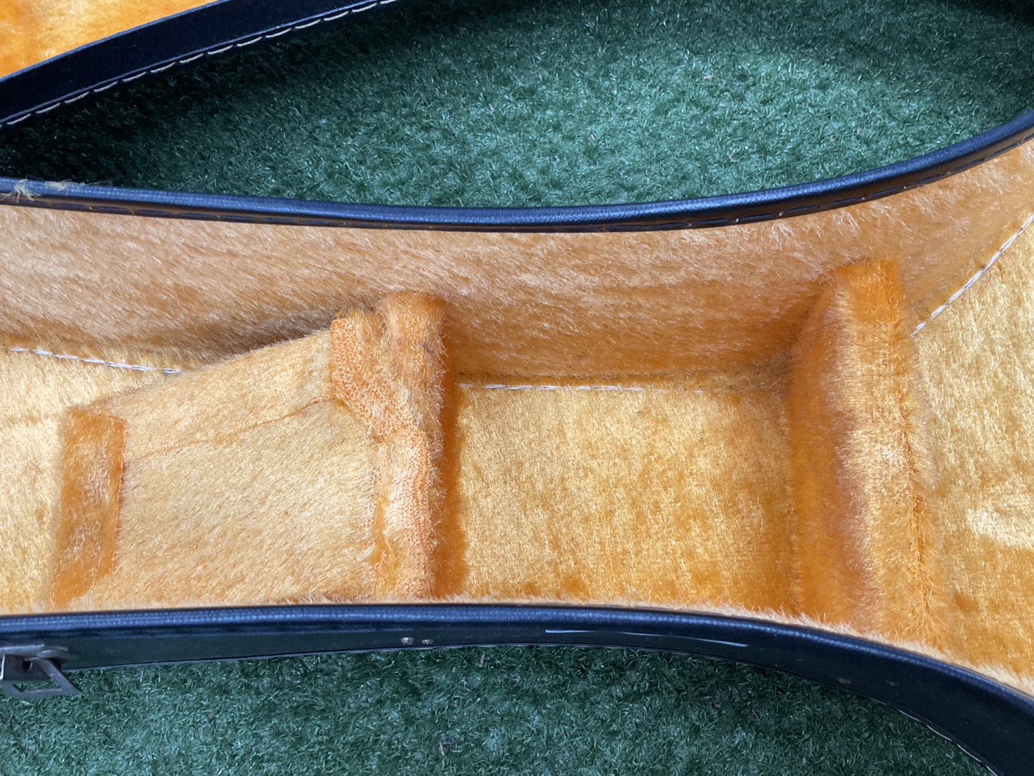 กล่องเคสกีต้าร์คลาสสิค